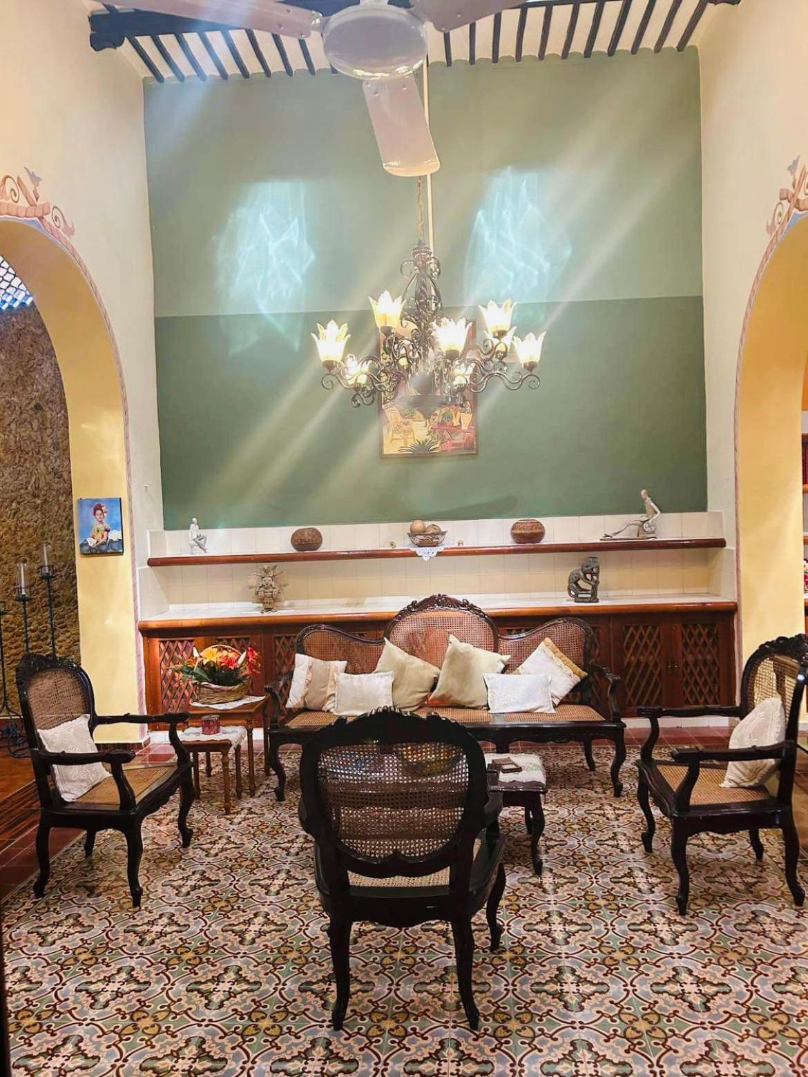 Bed and Breakfast Casa Tres Colibries Мерида Экстерьер фото