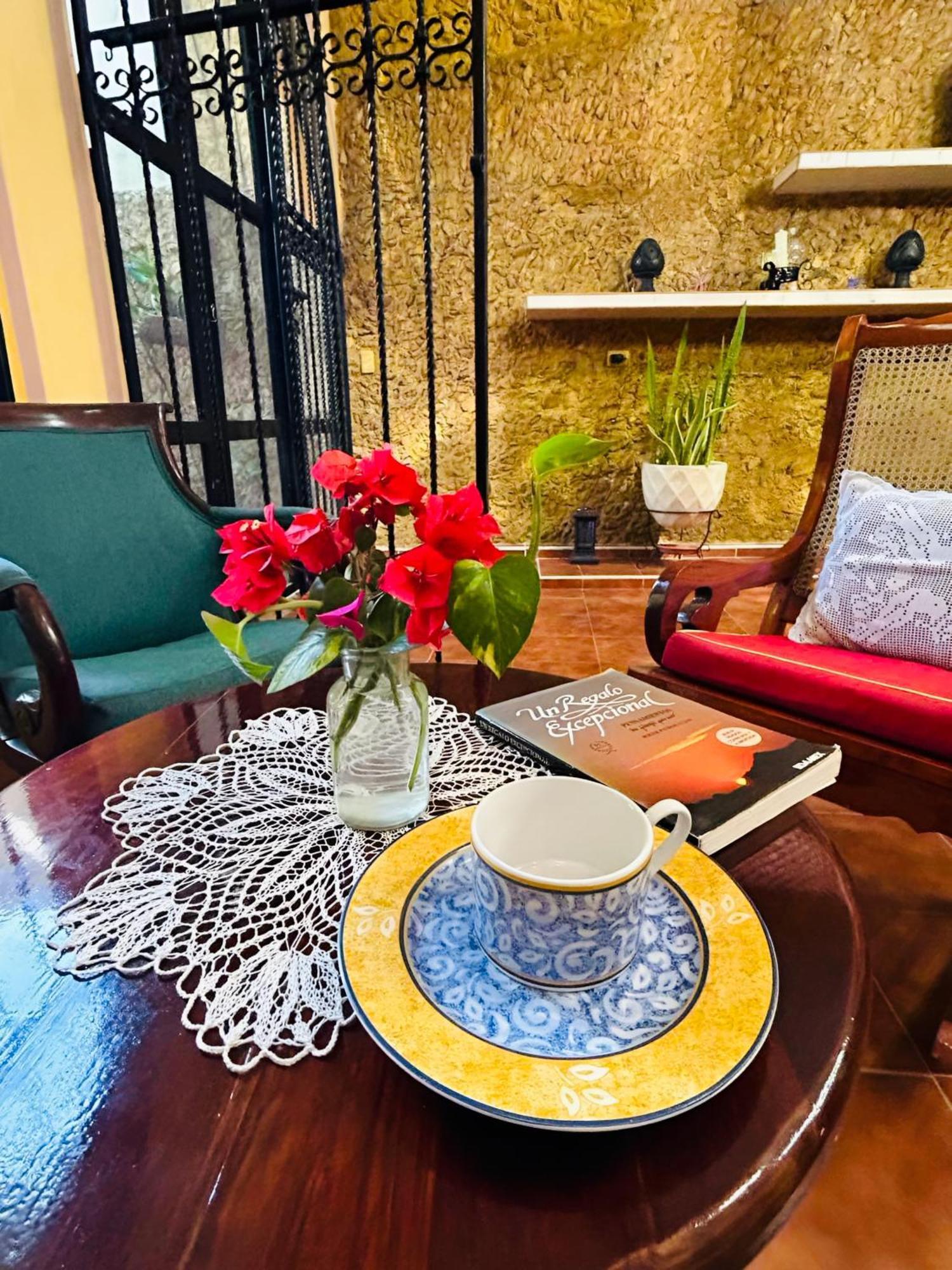 Bed and Breakfast Casa Tres Colibries Мерида Экстерьер фото