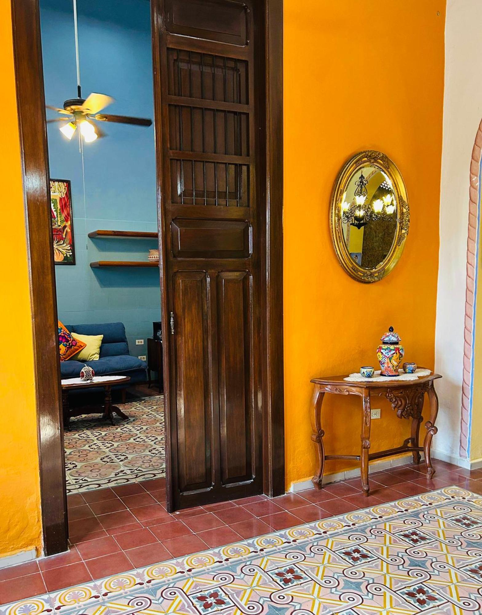 Bed and Breakfast Casa Tres Colibries Мерида Экстерьер фото