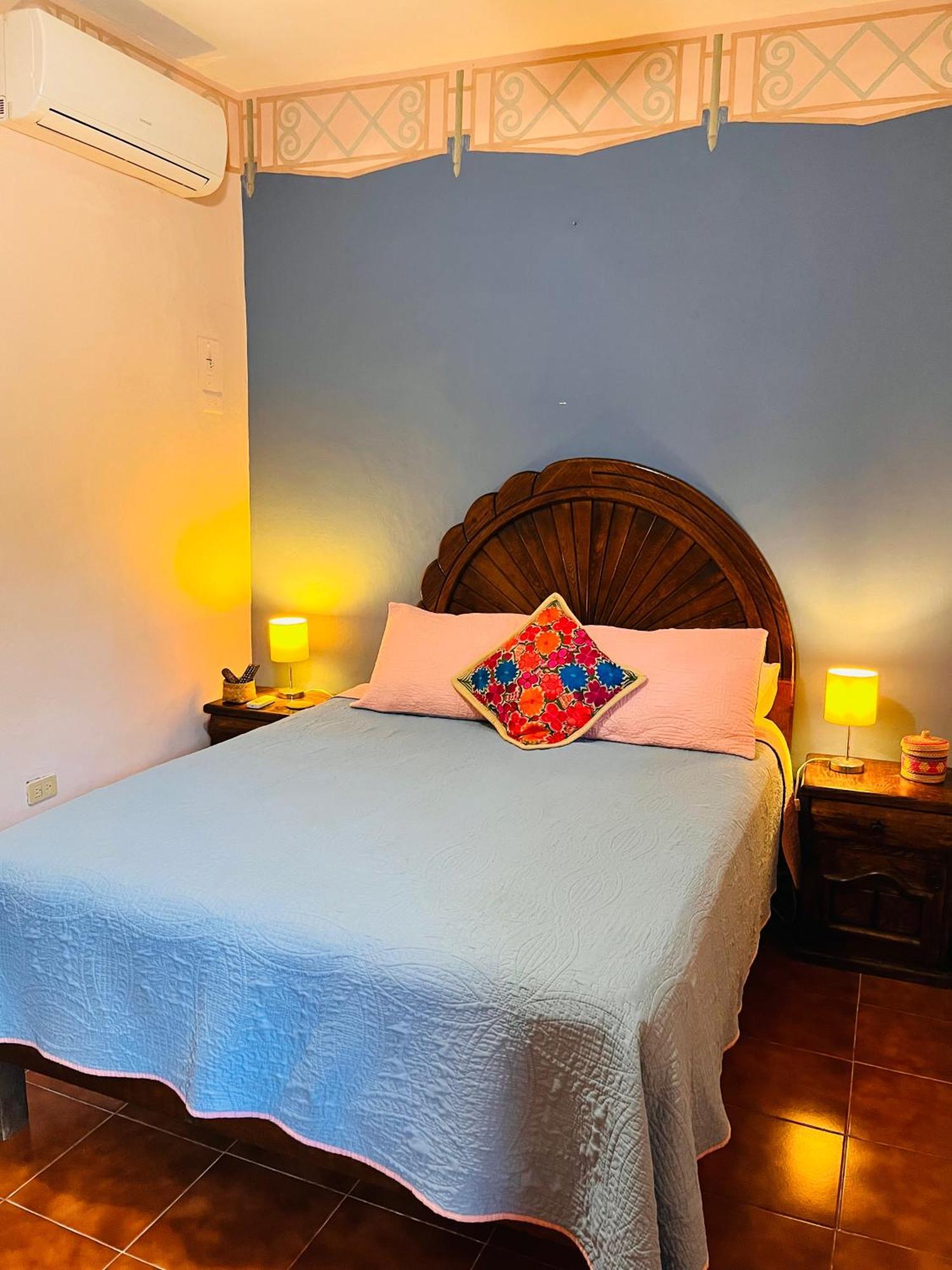 Bed and Breakfast Casa Tres Colibries Мерида Экстерьер фото