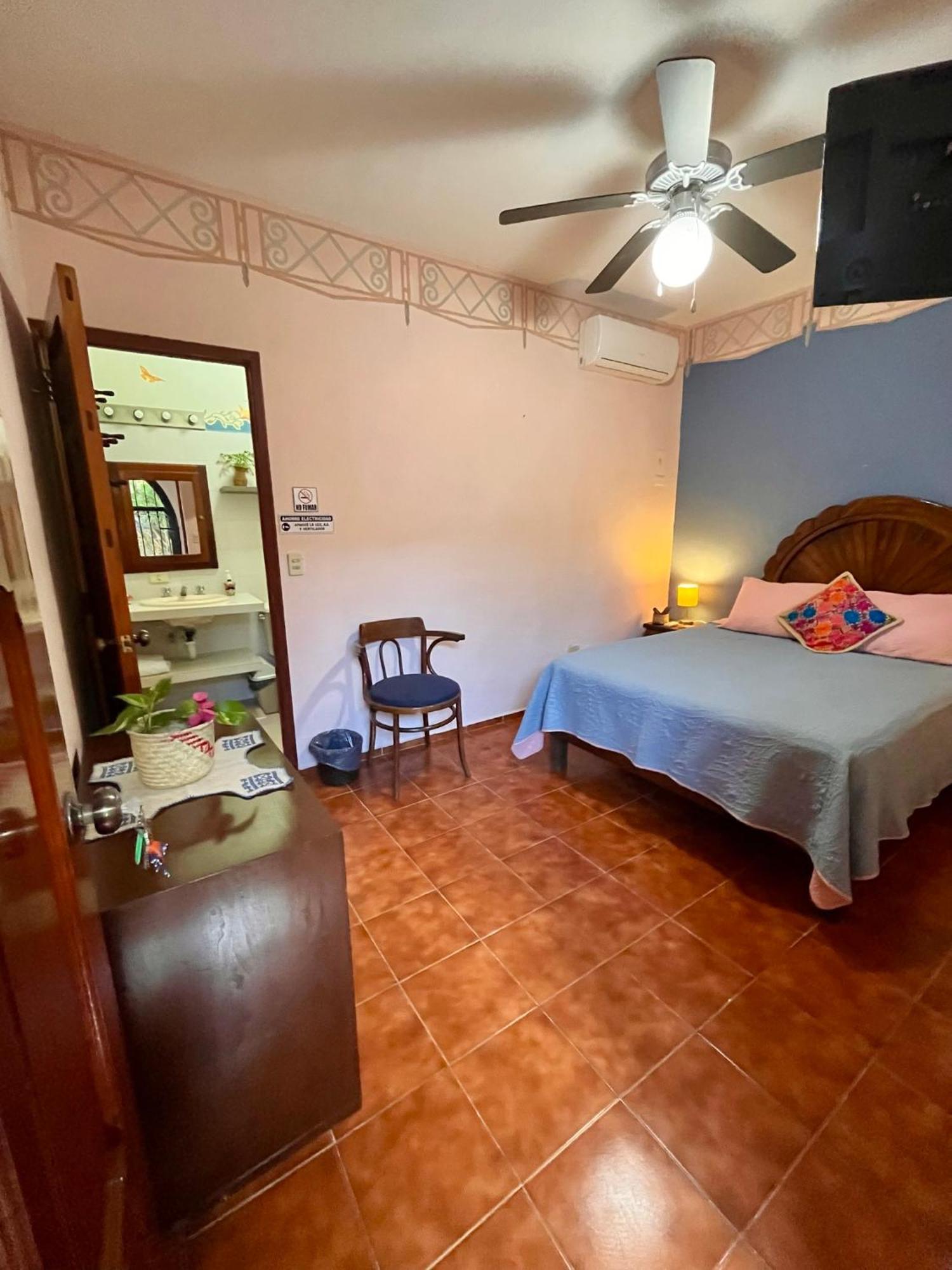 Bed and Breakfast Casa Tres Colibries Мерида Экстерьер фото