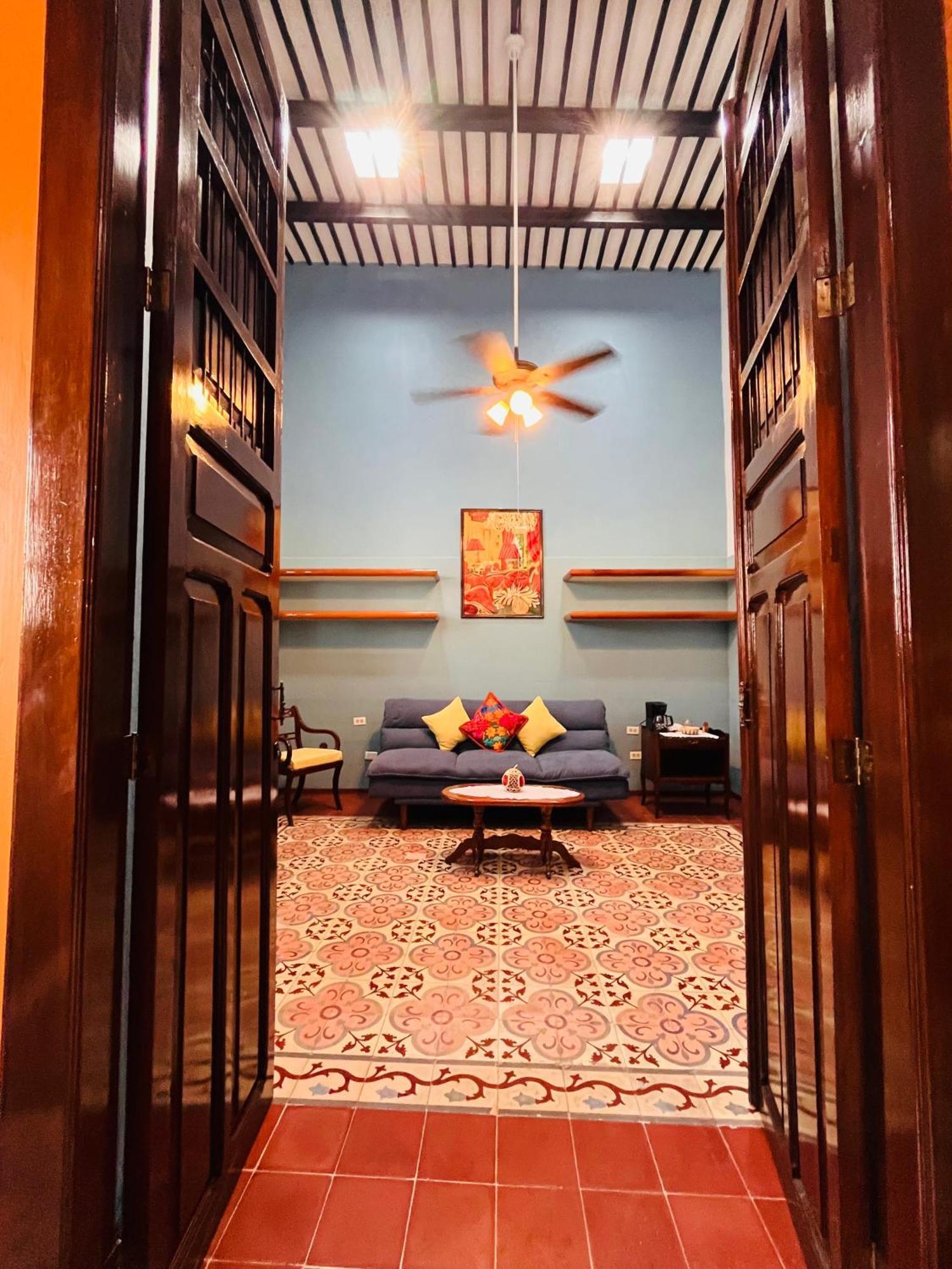 Bed and Breakfast Casa Tres Colibries Мерида Экстерьер фото